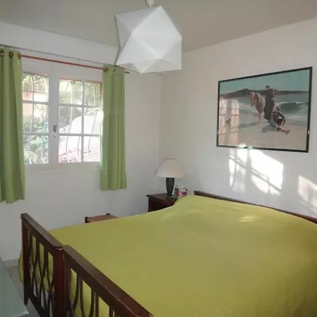With One Bedroom In Saint-raphael, With Enclosed Garden And Saint-Raphael (Var)
